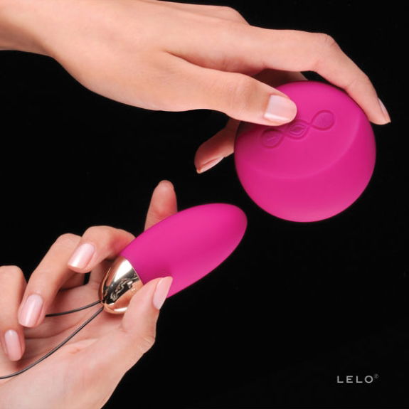 Lyla 2 Insignia Design Edition Fuchsia Massager Egg