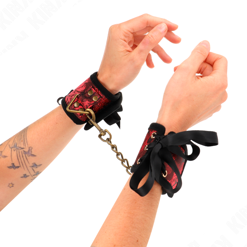 Kink - Rood-Zwarte Scandal Design Polsbandjes Met Strikdetail 24,5 cm X 6,5 cm