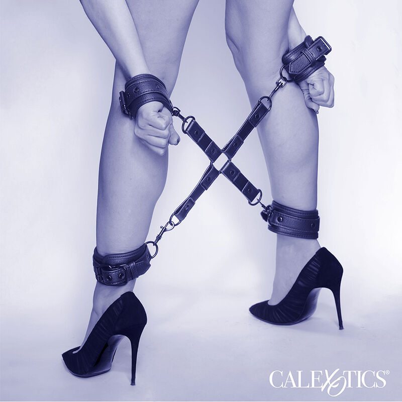 Calexotics - Nachtelijke Verstelbare Lederen Hog Tie Connector Zwart - afbeelding 6